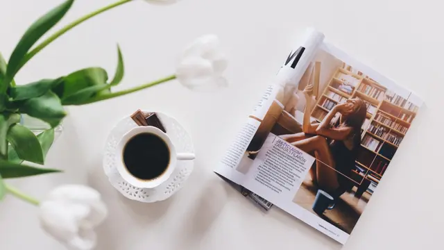 Ilustrasi kopi dan buku