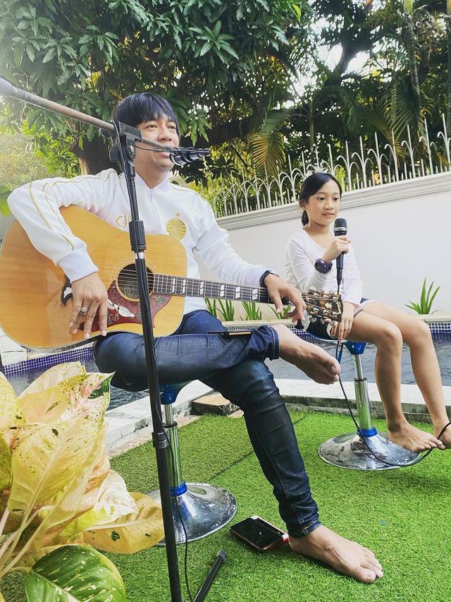Punya Suara Merdu, Ini 6 Potret Anak Vokalis Band yang Ikuti Jejak Sang Ayah