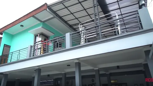 7 Potret Rumah Ayu Ting Ting, Berada di Dalam Gang