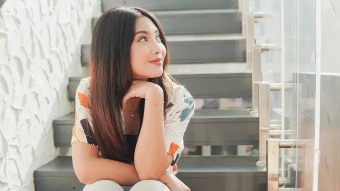 wanita september padahal kaya raya