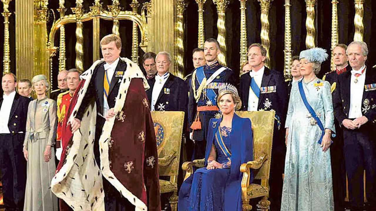 Raja Willem-Alexander dan Ratu Maxima pada saat upacara penobatan mereka di Gereja Baru pada tanggal 30 April di Amsterdam. (AP/Arsip)