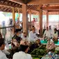 Ritual Bubur Sura merupakan salah satu tradisi yang masih dilestarikan Keraton Kanoman Cirebon. Foto (Liputan6.com / Panji Prayitno)