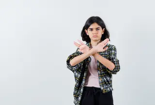 Tidak ada kata terlalu dini untuk mengajarkan anak-anak Anda siapa orang asing dan bagaimana menghindari situasi yang tidak aman. [Dok/Freepik.com/8photo].