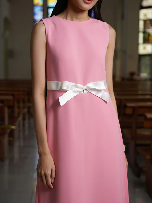 Model Baju Gereja Terusan Kombinasi Warna Pastel yang Elegan