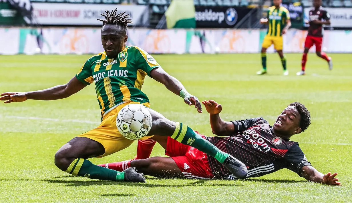 Manchester United dan Feyenoord pun telah sepakat dengan total biaya pelepasan Tyrell Malacia yang mencapai 17 juta poundsterling, dengan rincian 15 juta poundsterling sebagai biaya transfer dan disertai bonus 2 juta poundsterling. Kepastian transfer tersebut hanya tinggal menunggu keputusan sang pemain sendiri. (AFP/ANP/Pieter Stam de Jonge)