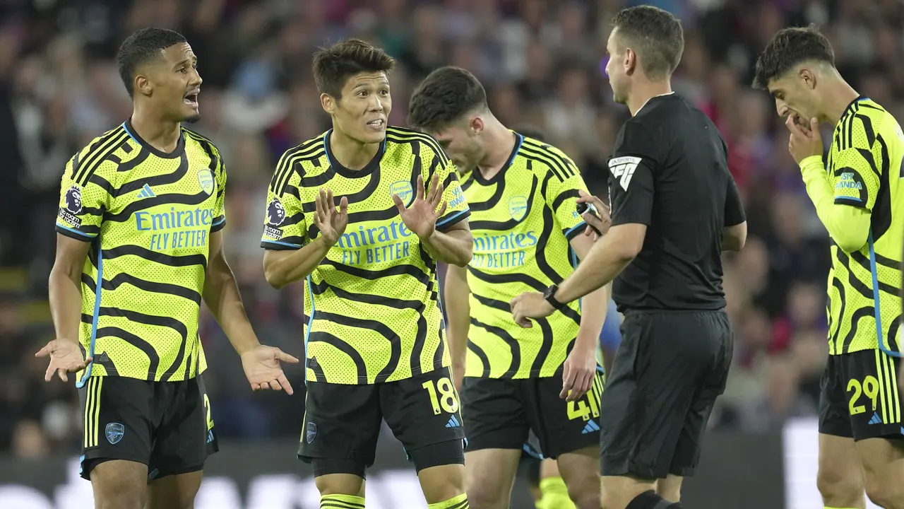 Foto: Takehiro Tomiyasu Diusir wasit, Arsenal Tumbangkan Crystal Palace di Pekan Kedua Liga Inggris 2023 / 2024