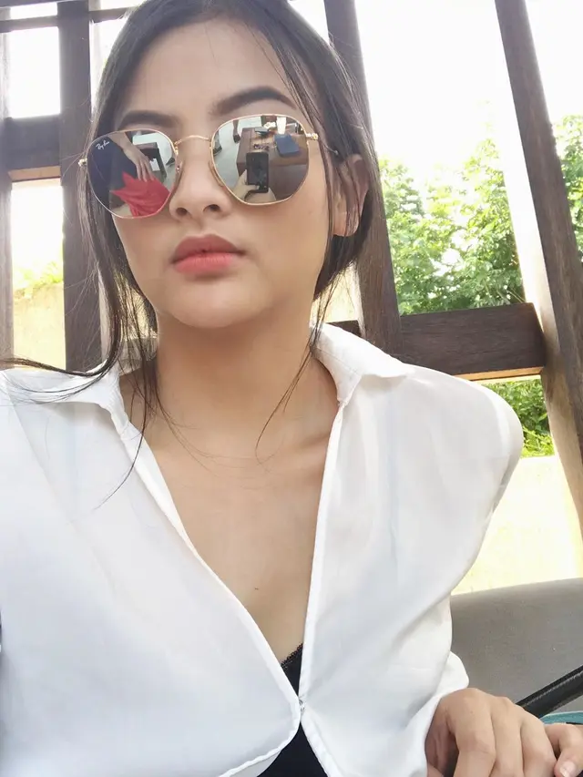 7 Potret Valeria Stahl Selebriti yang Dekat dengan Adipati Dolken