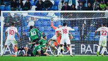 Jay Idzes tampil penuh sepanjang laga Sassuolo vs Genoa. Jay mendapat rating 6,0 dari Sofascore, paling rendah di antara bek-bek Sassuolo lainnya yang menjadi starter. (Massimo Paolone/LaPresse via AP)