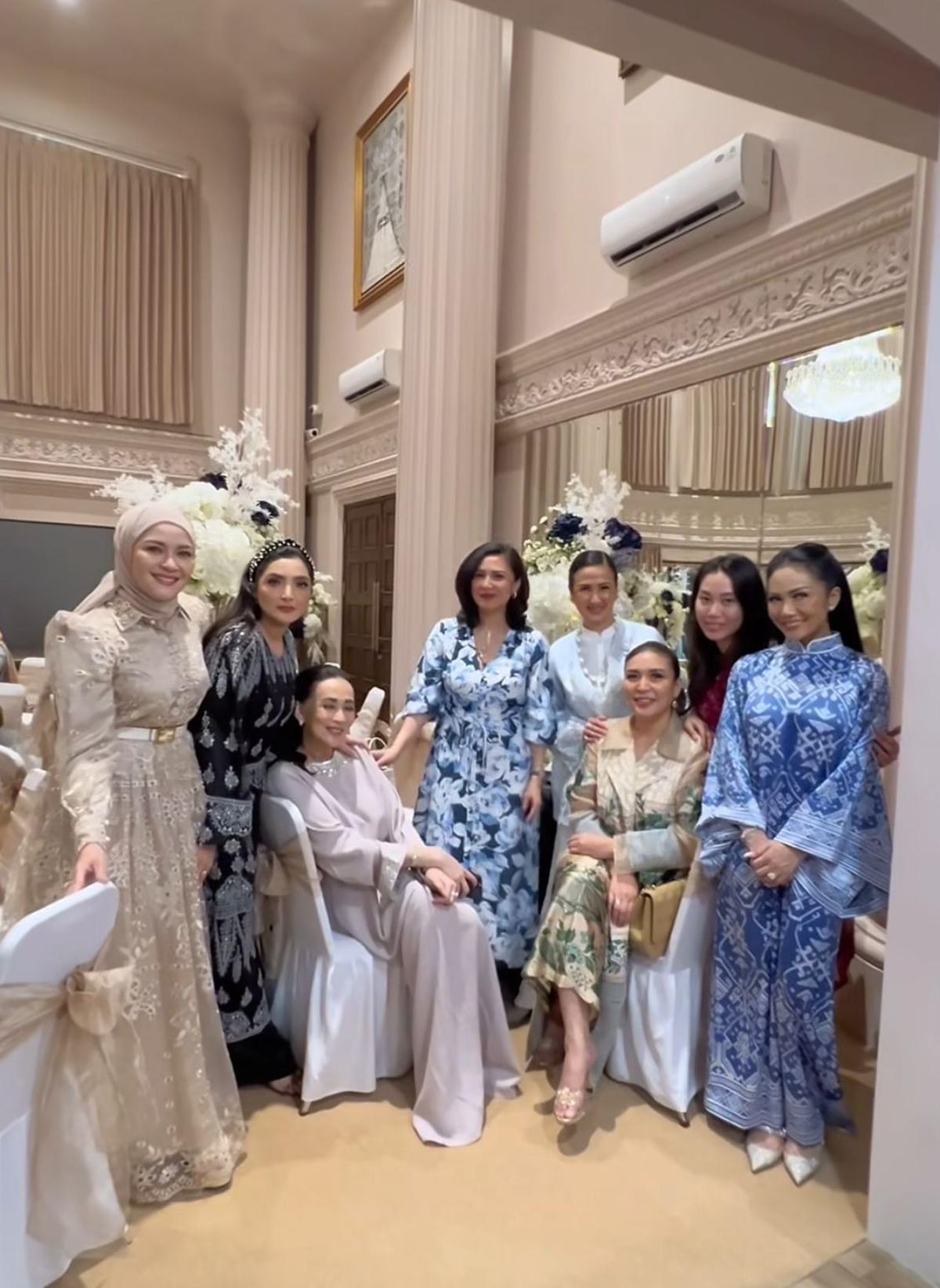 7 Potret Ulang Tahun Anang Hermansyah ke-56, Bukber dengan Keluarga dan Sahabat Artis