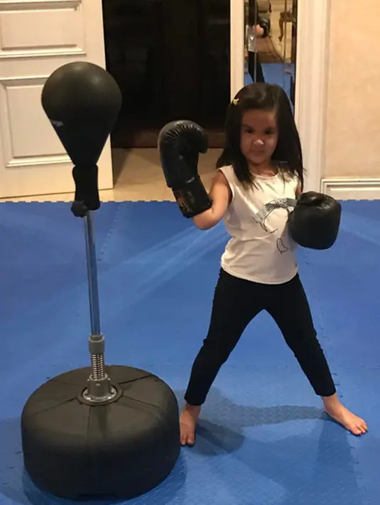 Untuk itu, Nia Ramadhani pun lebih mengarahkan sang anak di bidang olah raga, seperti sport. Balet, gymnastic, tenis, basket, jiujitsu. Untuk jadwalnya dilakukan secara bergantian setiap harinya.  (Instagram/ramadhaniabakrie)