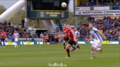 Kesalahan yang dibuat Victor Lindelof menguntungkan lawannya, Huddersfield. This video is presented by Ballball.
