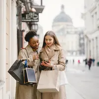 Girl math adalah tren viral yang menggambarkan cara berpikir saat berbelanja dengan logika yang terasa masuk akal, tetapi bisa memicu pengeluaran berlebihan jika diterapkan terus-menerus.  (Foto/Dok: Pexels)