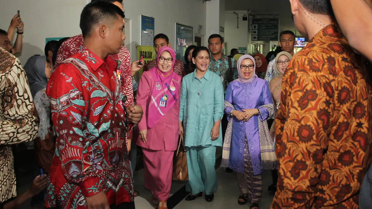 Kado Besar dari Mufidah Kalla untuk Cucu Pertama Jokowi