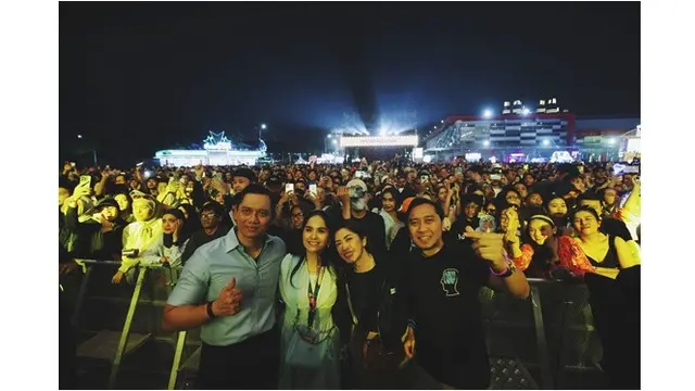 6 Potret Annisa Pohan Nonton SBY di Pestapora, Tenteng Tas Branded Rp27 Juta