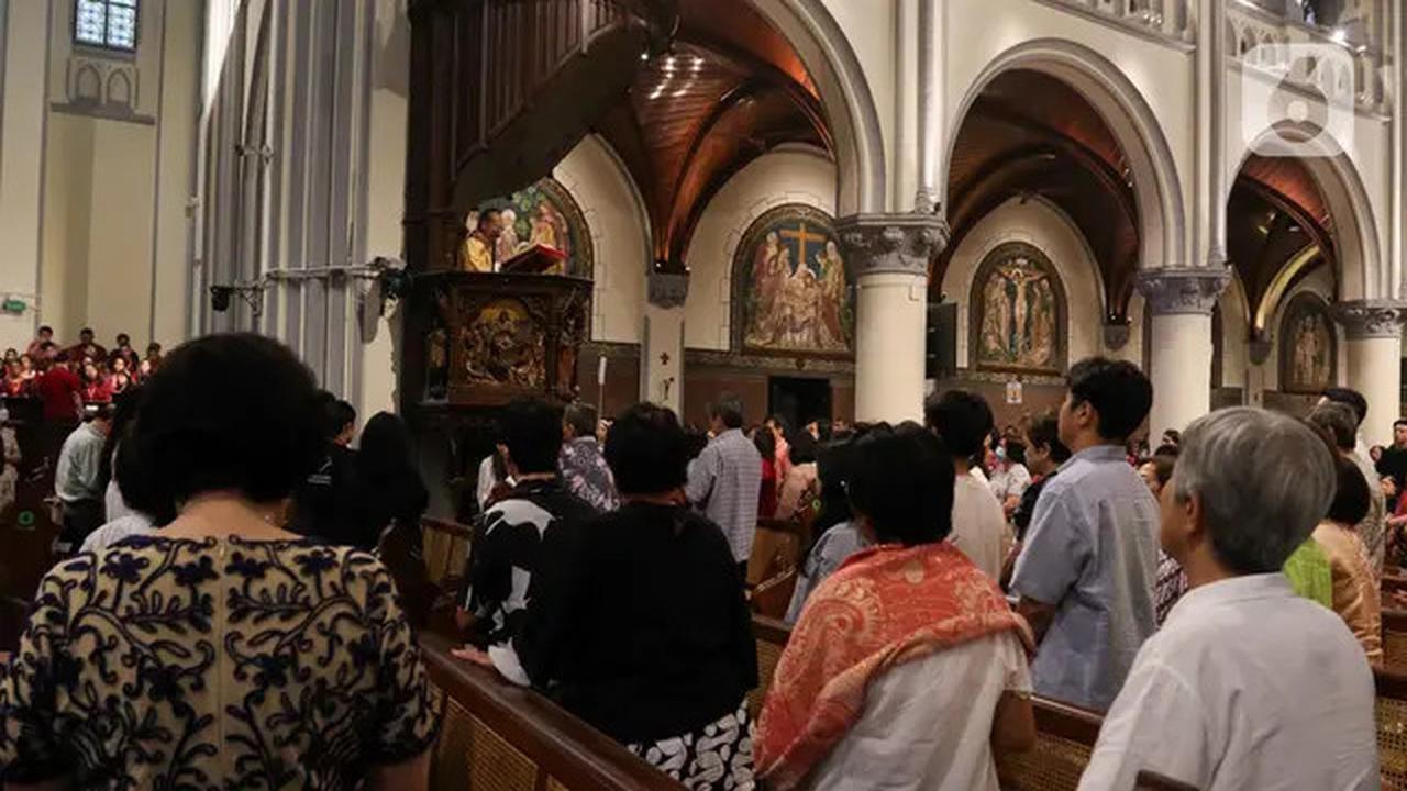 Khidmat, Misa Malam Natal di Gereja Katedral Jakarta