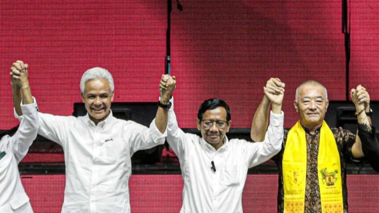 FOTO: Kekompakan Ganjar-Mahfud Menghadiri Perayaan Natal dan Tahun Baru 2024 di Konser Lilin Putih