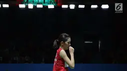 Pebulu tangkis tunggal putri Jepang, Aya Ohori tertunduk saat melawan unggulan kelima Indonesia Open 2019, Pusarla V Sindhu (India) di Babak 32 besar Indonesia Open 2019 di Istora Senayan, Jakarta, Rabu (17/7/2019). Aya Ohori kalah 21-11, 15-21. 15-21. (Liputan6.com/Helmi Fitrhiansyah)