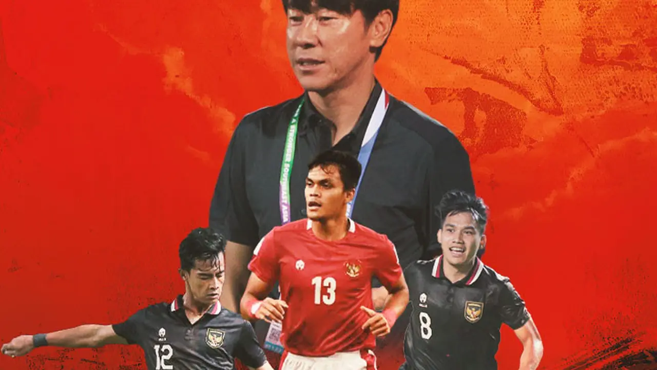 Timnas Indonesia - Shin Tae-yong Dikelilingi Pratama Arhan, Rachmat Irianto, dan Witan Sulaeman