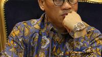 Ketua F-PAN DPR Yandri Susanto saat menerima Gerakan Aliansi Menolak Pertambangan Gunung Gede dan Merdeka Banten di Jakarta, Rabu (20/3). Masyarakat meminta agar konflik pertambangan menjadi pembahasan di DPR. (Liputan6.com/JohanTallo)