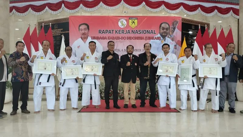 Lemkari Beri Penghargaan untuk 12 Tokoh yang Membantu Perkembangan Karate Indonesia