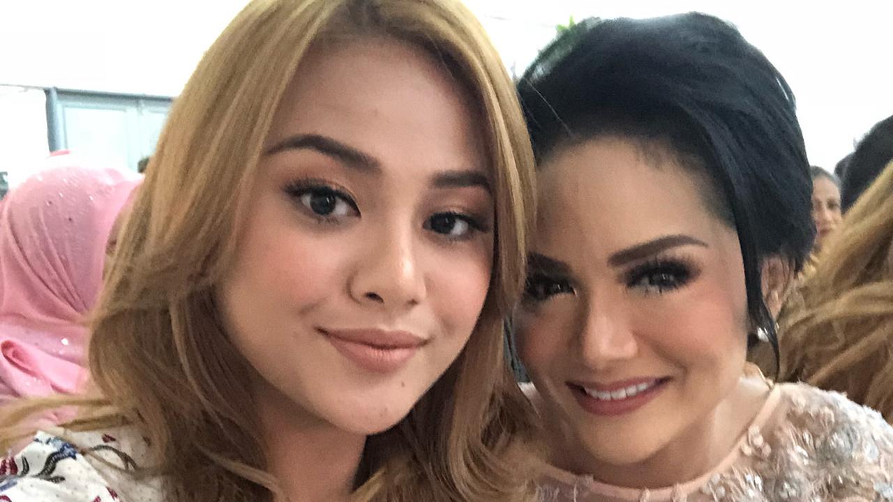 [Bintang] Krisdayanti dan Aurel Hermansyah