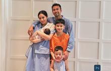 Potret Menggemaskan Rayyanza Tunjukan Rasa Sayang ke Baby Lily, Senyum Bahagia Hingga Cium Tangan Mungilnya