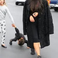 Kim Kardashian dan North West (via nydailynews.com)