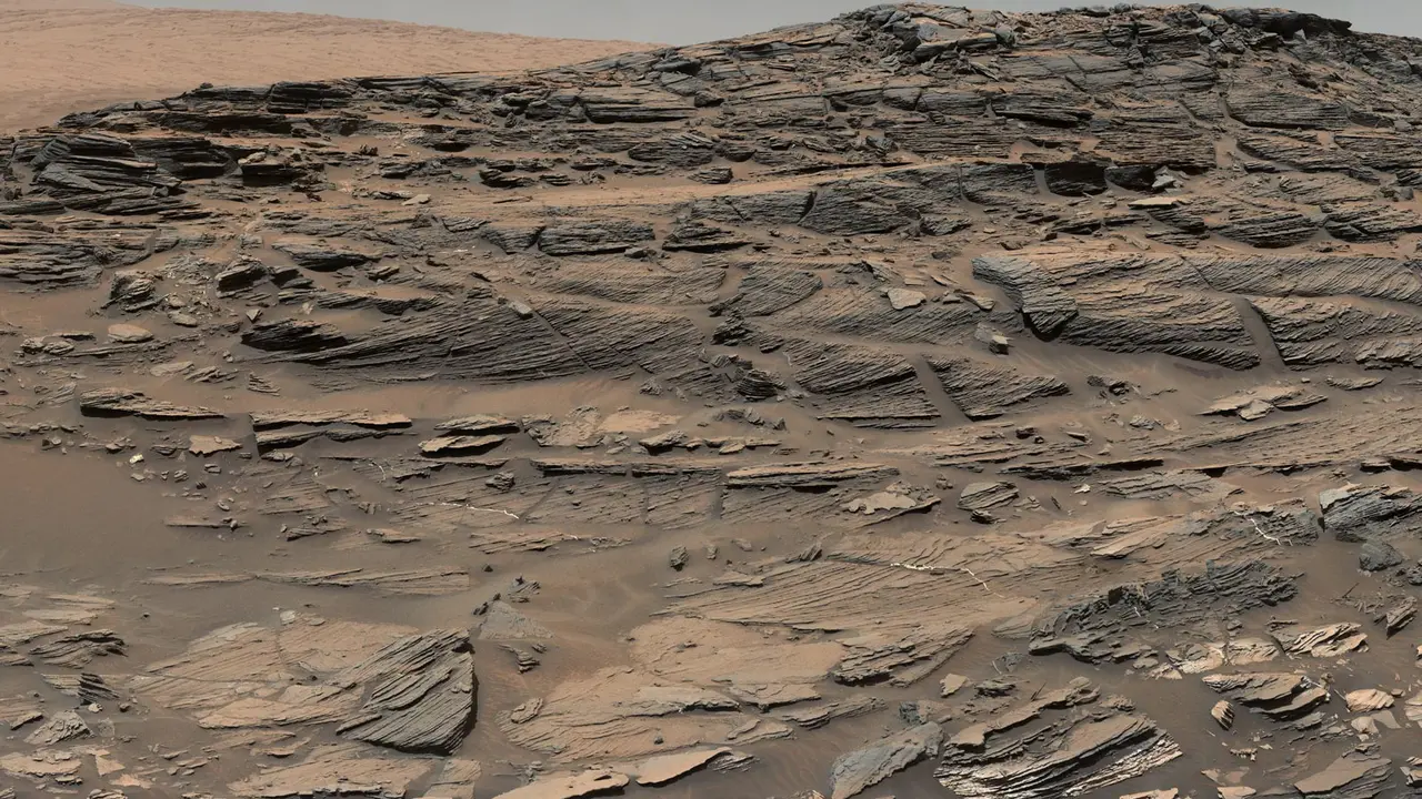  Menguak Misteri Danau Pasir di Planet Mars