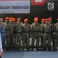 Presiden Joko Widodo (Jokowi) bersiap melepas keberangkatan  empat pesawat Hercules TNI AU yang membawa bantuan untuk pengungsi Rohingya yang melarikan diri ke Bangladesh, di Lanud Halim Perdanakusuma, Jakarta, Rabu (13/9).  (Liputan6.com/Faizal Fanani)