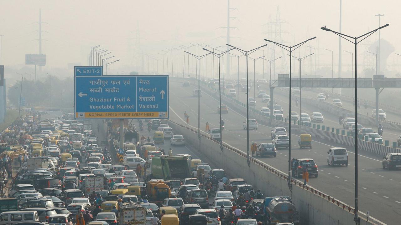 Penampakan Polusi Parah yang Cekik Warga New Delhi India
