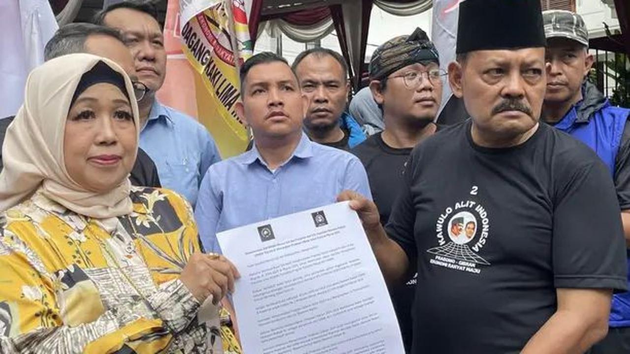 Karena itu, 40 juta dari total 65,4 juta pelaku ekonomi rakyat UMKM &amp; Koperasi berkomitmen untuk mencoblos pasangan Prabowo-Gibran.<br>