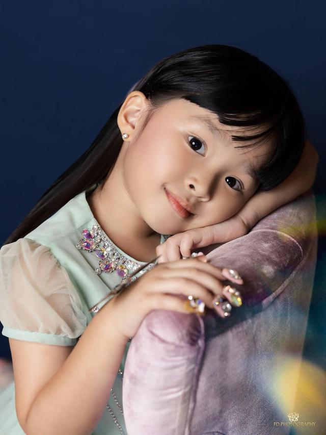 Pandai Berpose, Ini 6 Gaya Thalia Putri Onsu yang Paling Menggemaskan