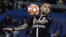 Dani Alves. Seperti Ramos dan Pique, Dani Alves yang kini memperkuat PSG pun masih berpeluang memecahkan rekor Roberto Carlos meski ia baru mencetak 12 gol. Gol-gol tersebut ia cetak bersama 4 klub berbeda, Sevilla, Barcelona, Juventus dan PSG. (Foto: AFP/Geoffroy van der Hasselt)