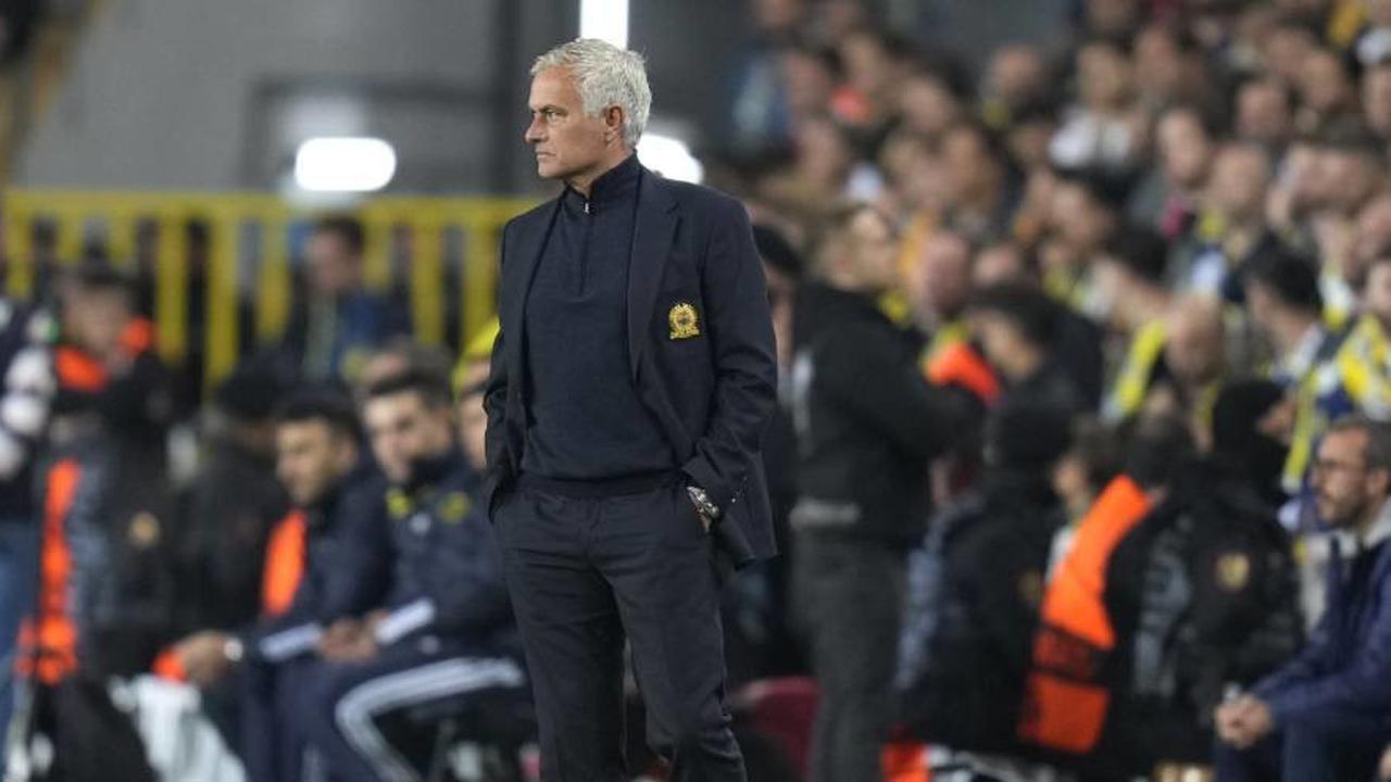 Kata Jose Mourinho Usai Dapat Kartu Merah saat Timnya Bertemu Manchester United di Liga Europa