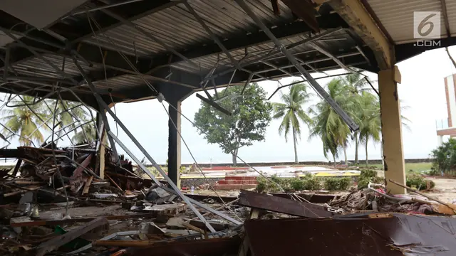 Dampak Tsunami Anyer, Penginapan di Pantai Carita Rusak Berat