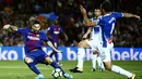 Bintang Barcelona, Lionel Messi, berusaha membobol gawang Espanyol pada laga La Liga Spanyol di Stadion Camp Nou, Katalonia, Sabtu (9/9/2017). Barcelona menang 5-0 atas Espanyol. (AP/Manu Fernandez)