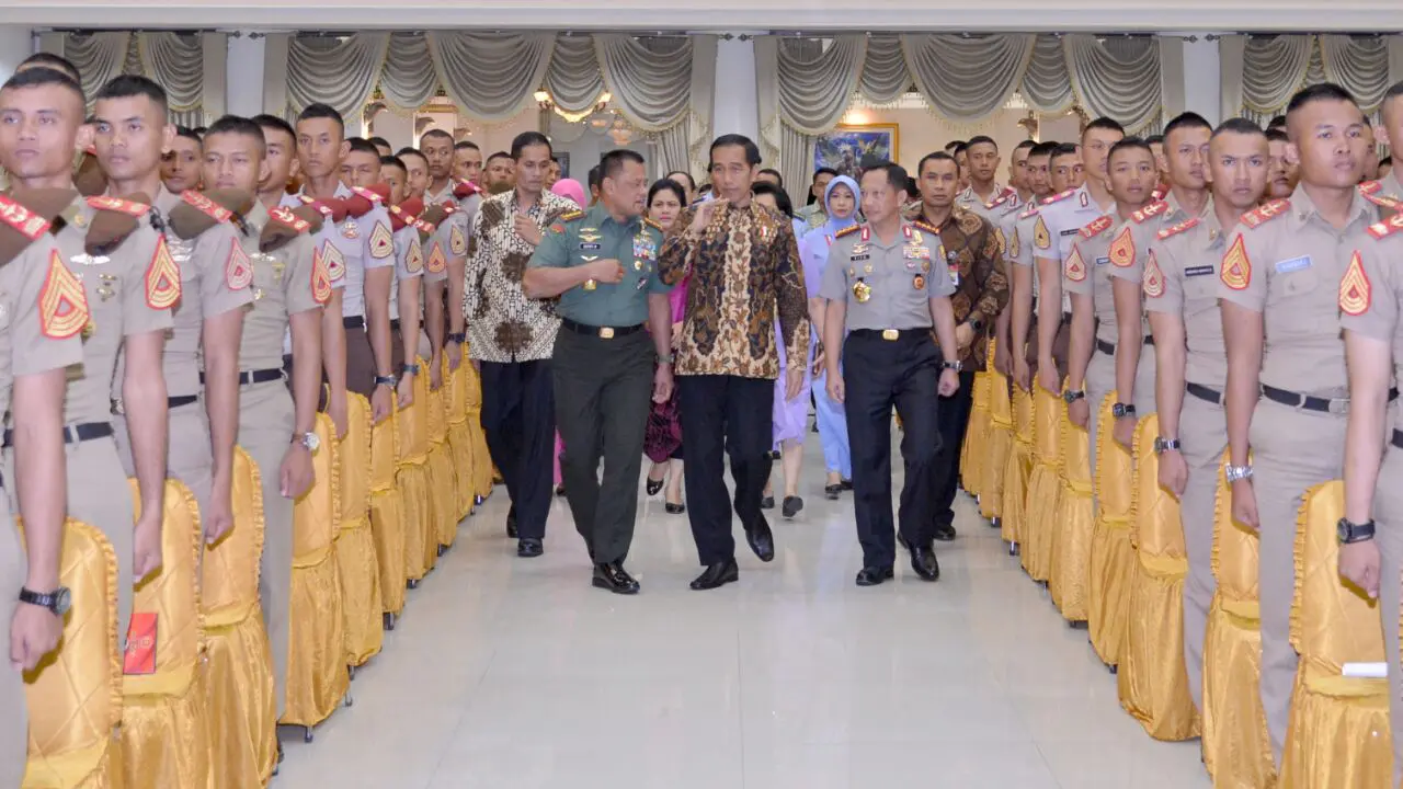 Jokowi Perwira TNI Polri