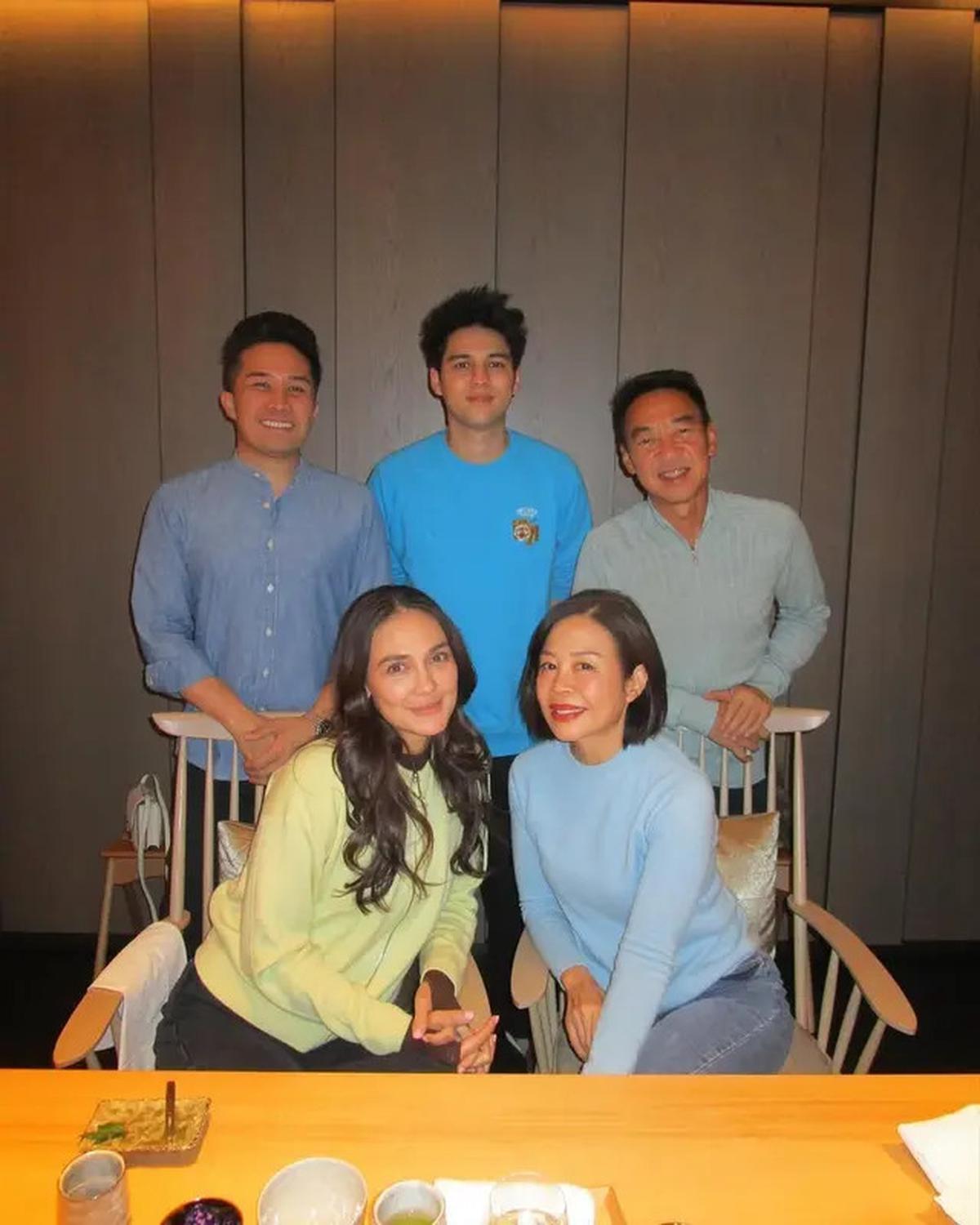 7 Potret Luna Maya dan Maxime Sambut Natal, Liburan di Hotel Mewah Jepang