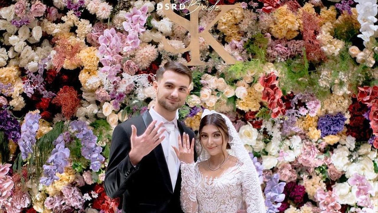 Pamerkan Cincin Pernikahan