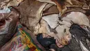 Untuk kulit kambing, pihak pengepul memberi harga Rp10.000 hingga Rp15.000 per kilo. (Liputan6.com/Angga Yuniar)