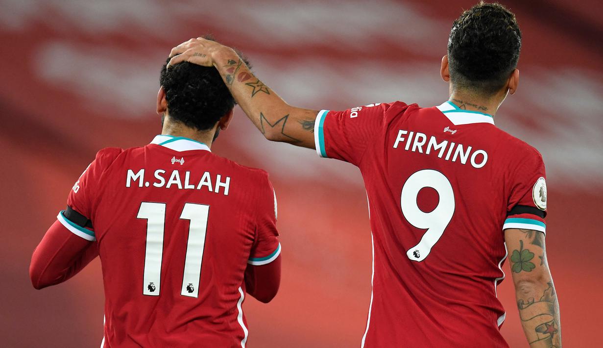 Roberto Firmino. Striker Brasil berusia 30 tahun yang sejak awal musim 2015/2016 memperkuat Liverpool usai didatangkan dari TSG Hoffenheim ini mengenakan nomor punggung 11 di awal kedatangannya. Hanya semusim, ia menyerahkan nomor punggungnya kepada Mohammed salah yang didatangkan pada awal musim 2016/2017 dan ia pun beralih ke nomor punggung 9 hingga kini. (AFP/Pool/Peter Powell)