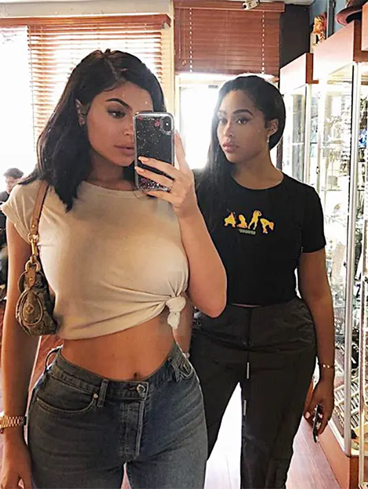 Tentu kamu sudah tau bahwa Jordyn Woods adalah sahabat sejati Kylie Jenner! (instagram/kyliejenner)