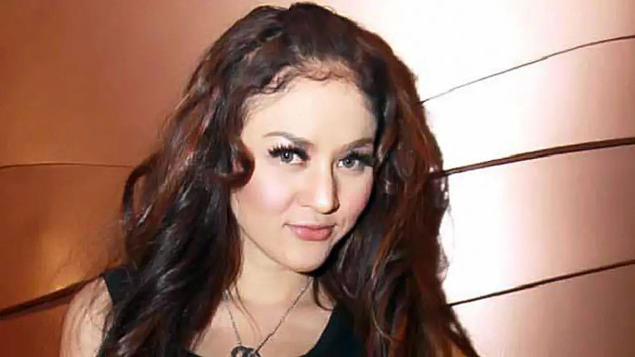 cynthiara-alona-121211b.jpg