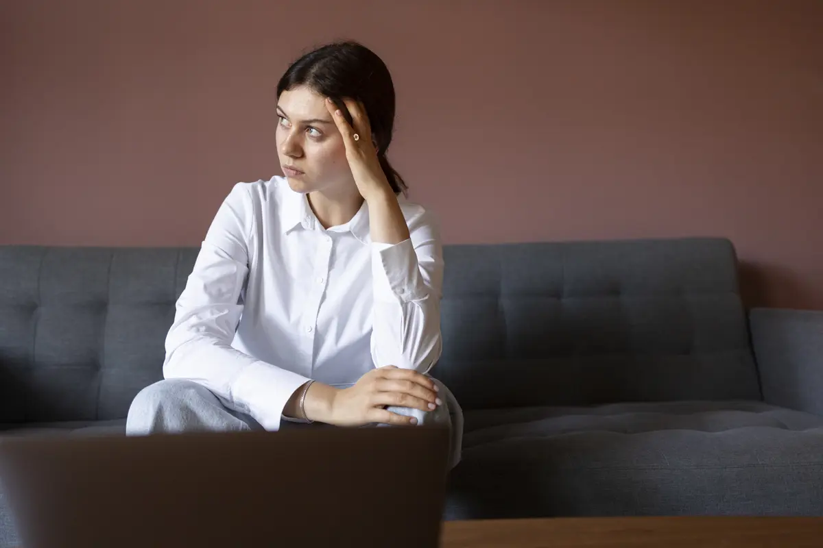 remaja wanita stress, sedih