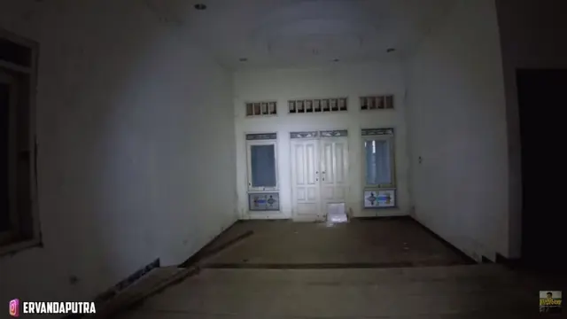 Suasana rumah mendiang Suzzanna di Semarang, Jawa Tengah. (Foto: YouTube/Papi Story Ervanda Putra)