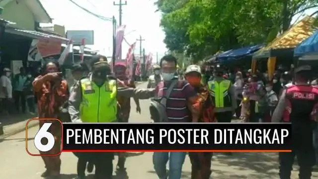 Inilah dua pemuda yang hendak membentangkan spanduk di depan rombongan Presiden Jokowi di Cilacap, Jawa Tengah, diamankan. Poster berisikan tulisan ‘Susahnya Mendapatkan Kerja’.