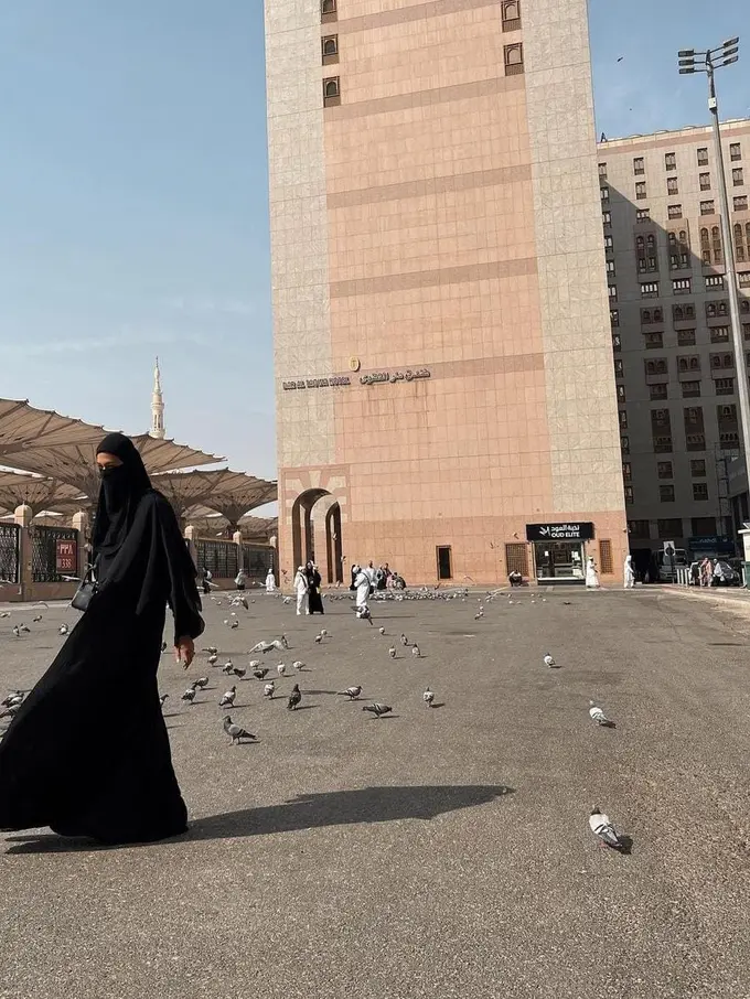 Paula Verhoeven umrah pakai cadar