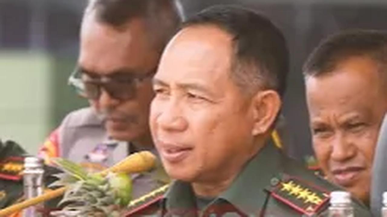 Di sela-sela kegiatan tersebut, Agus Subiyanto tiba-tiba ingin memberikan pertanyaan kepada khususnya prajurit dari Angkatan Darat. <br>