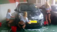 Sebagai Bonus, Mobil Pemain NEC Dicuci Wanita Seksi