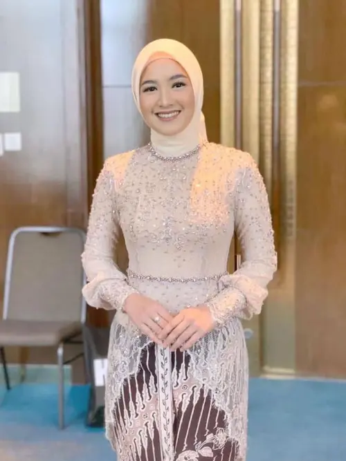 Kebaya modern simple hijab top